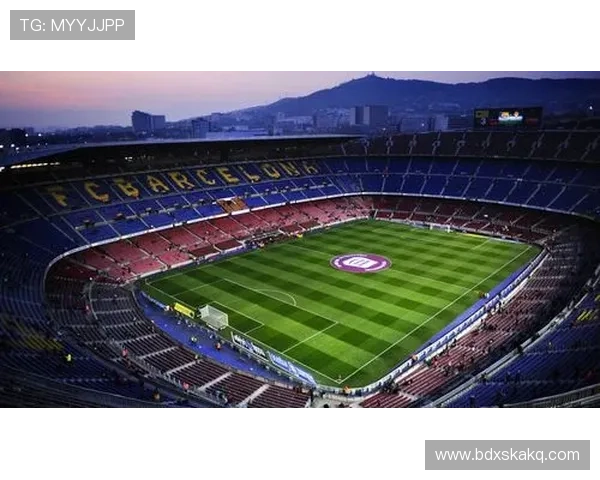 超高清4K足球明星壁纸全面屏展示，震撼视觉体验尽显球场魅力