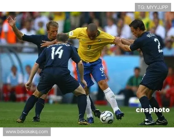 足球后防巨星：盘点当今足坛最强防守球员及其传奇表现