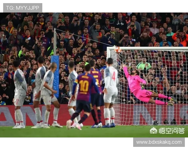 足球巨星经典标志性动作解析：从梅西弯刀到C罗空中飞人完美展现